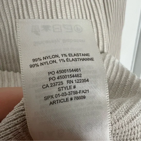 Aritzia Babaton Sculpt Knit Sweetheart Long Sleeve Top Cream Ribbed Size XL - Picture 7 of 8